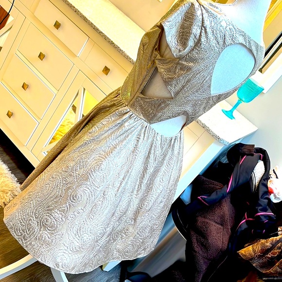 Adrianna Papeli Harvey Logan Metallic Dress - Picture 4 of 12